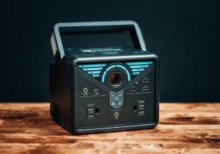 Power Everything with the Renogy Phoenix 200 Portable Power bank 17500mAh/189Wh