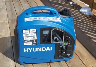 Hyundai 2200 Watt Gasoline Inverter Generator First Start